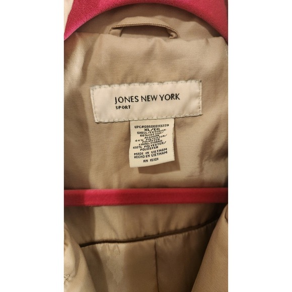 Jones New York -Women's Size XL Trench Coat -Beige Pre Owned - Picture 2 of 4